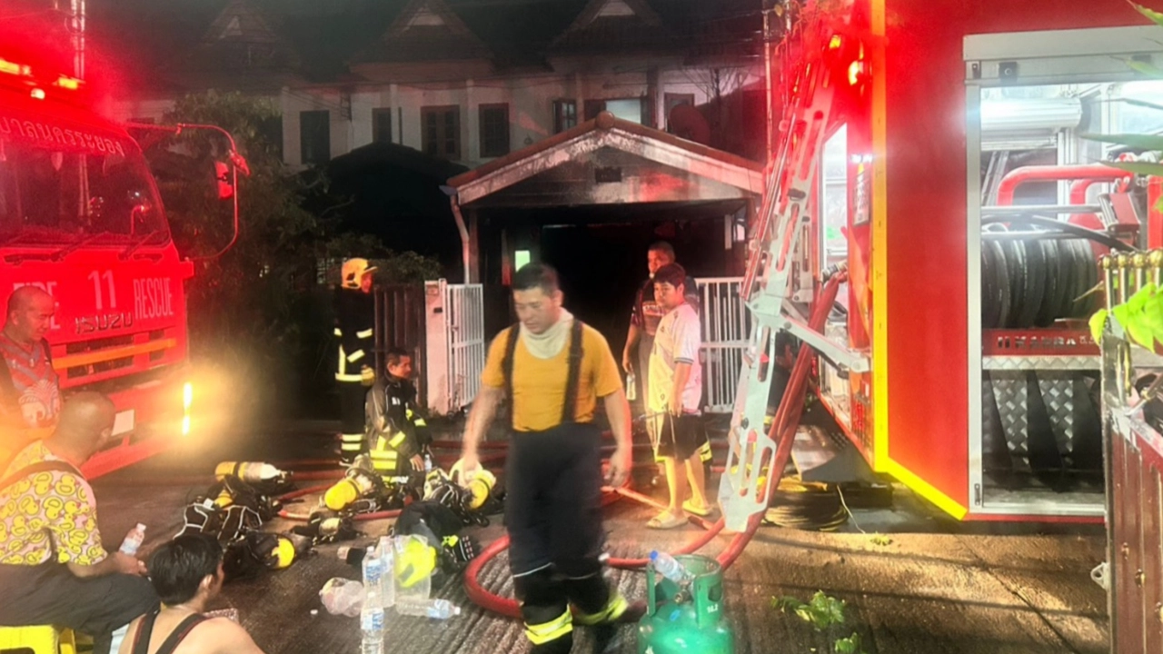 ไฟไหม้ทาวน์เฮ้าส์วอด