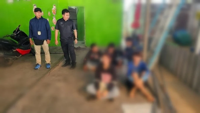 สาวเขมรร่ำไห้