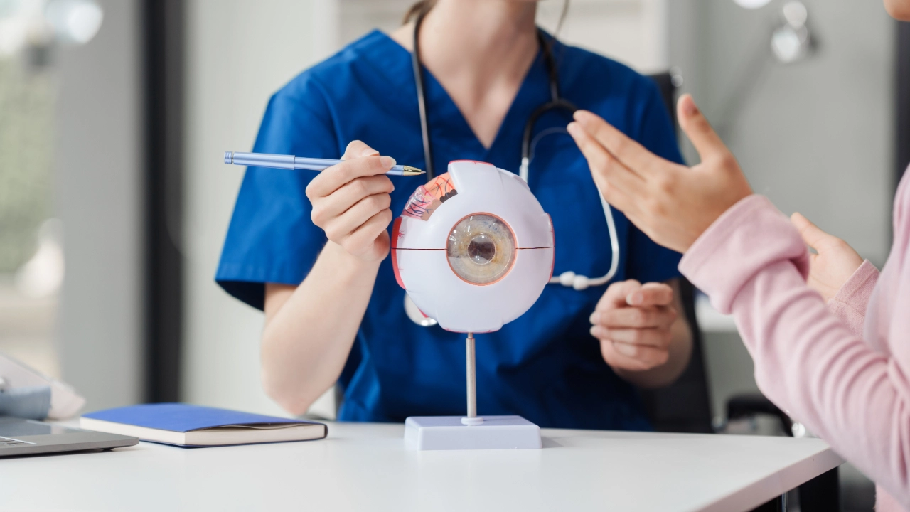 ปลูกถ่ายกระจกตา